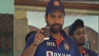 IND vs SL, 2nd T20I: लाइव मैच के दौरान Rohit Sharma ने लिए कैमरामैन से मजे, Video सोशल मीडिया पर वायरल
